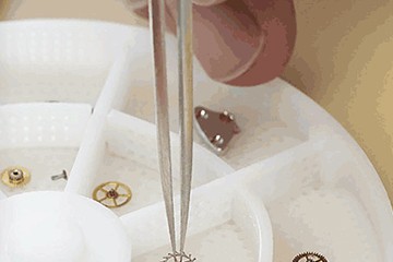 大连欧米茄手表有水珠维修