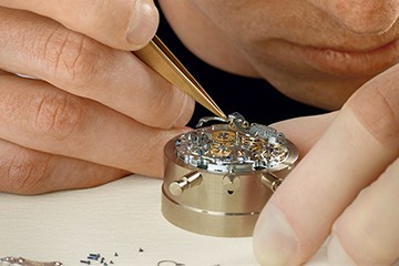 大连欧米茄手表售后清洗保养